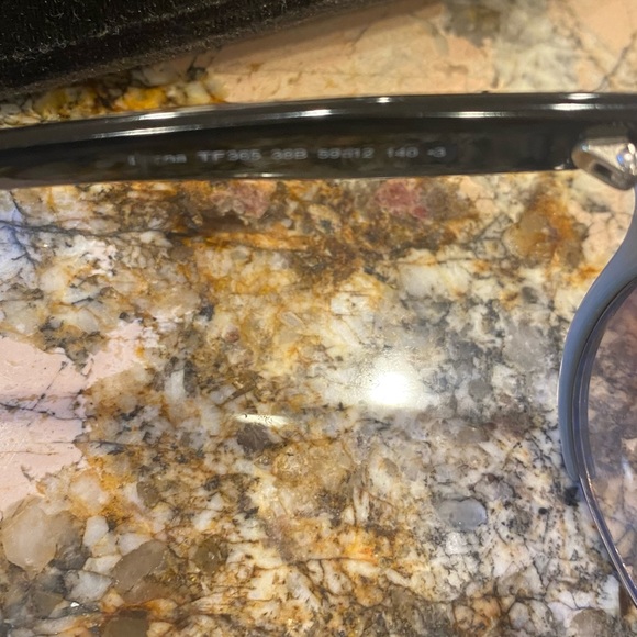 Tom Ford Women's Sunglasses TF365
Leona Cat Eye Grey Silver Lens Brown gradient - Picture 6 of 11